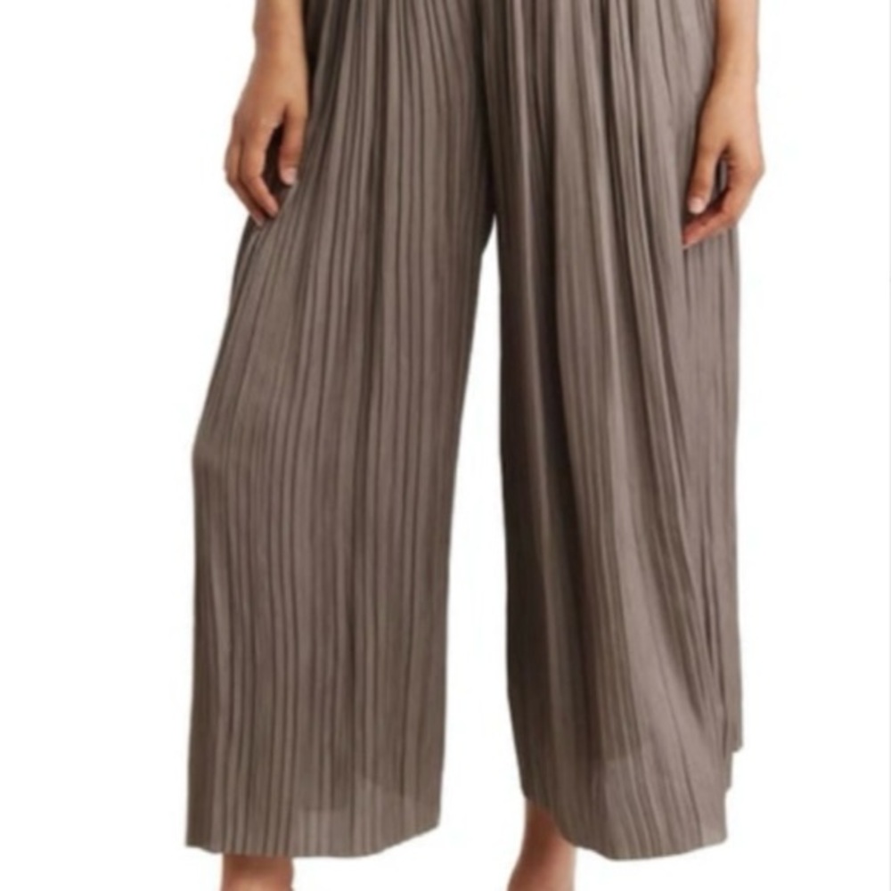 ACCORDION PLEAT WIDE LEG PANTS IN KHAKI OLIVE